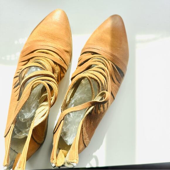 FP FREE PEOPLE Brown Tan Lost Valley Ankle Strap Booties Boots Shoes Zip 38 7.5 - Picture 9 of 12